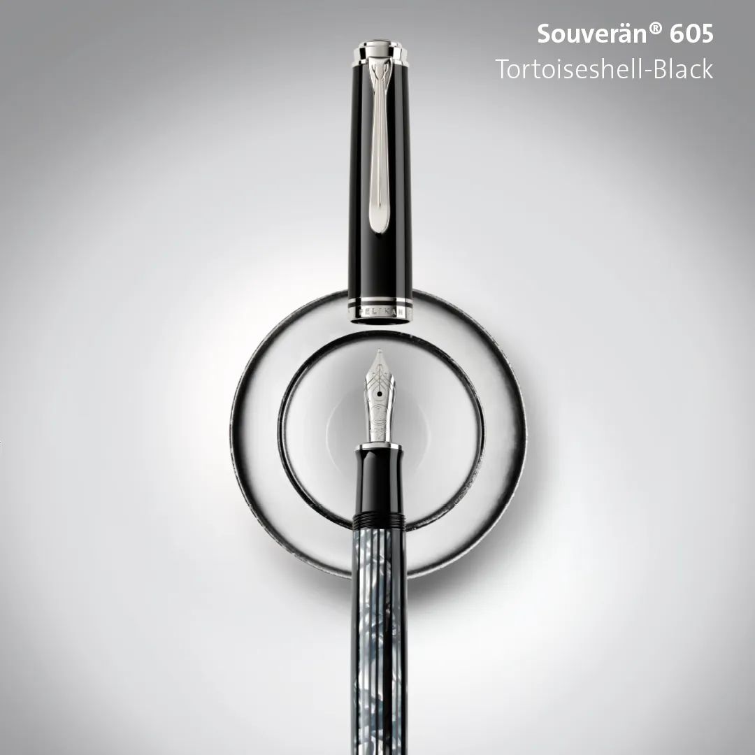 m600 라인대의 신제품은
블랙 토토이즈쉘이 차지했습니다
블랙 토토이즈쉘이라니..!