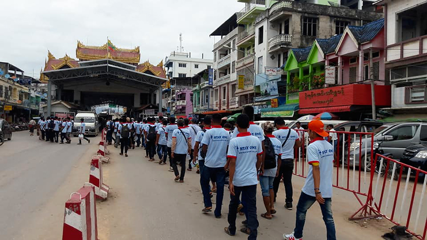 ThanLwinTimes's tweet photo. Myanmar workers in trouble due to delay of Thai’s MOU recruitment system
https://t.co/JtSXfg1m1F https://t.co/V4utwdDQRg