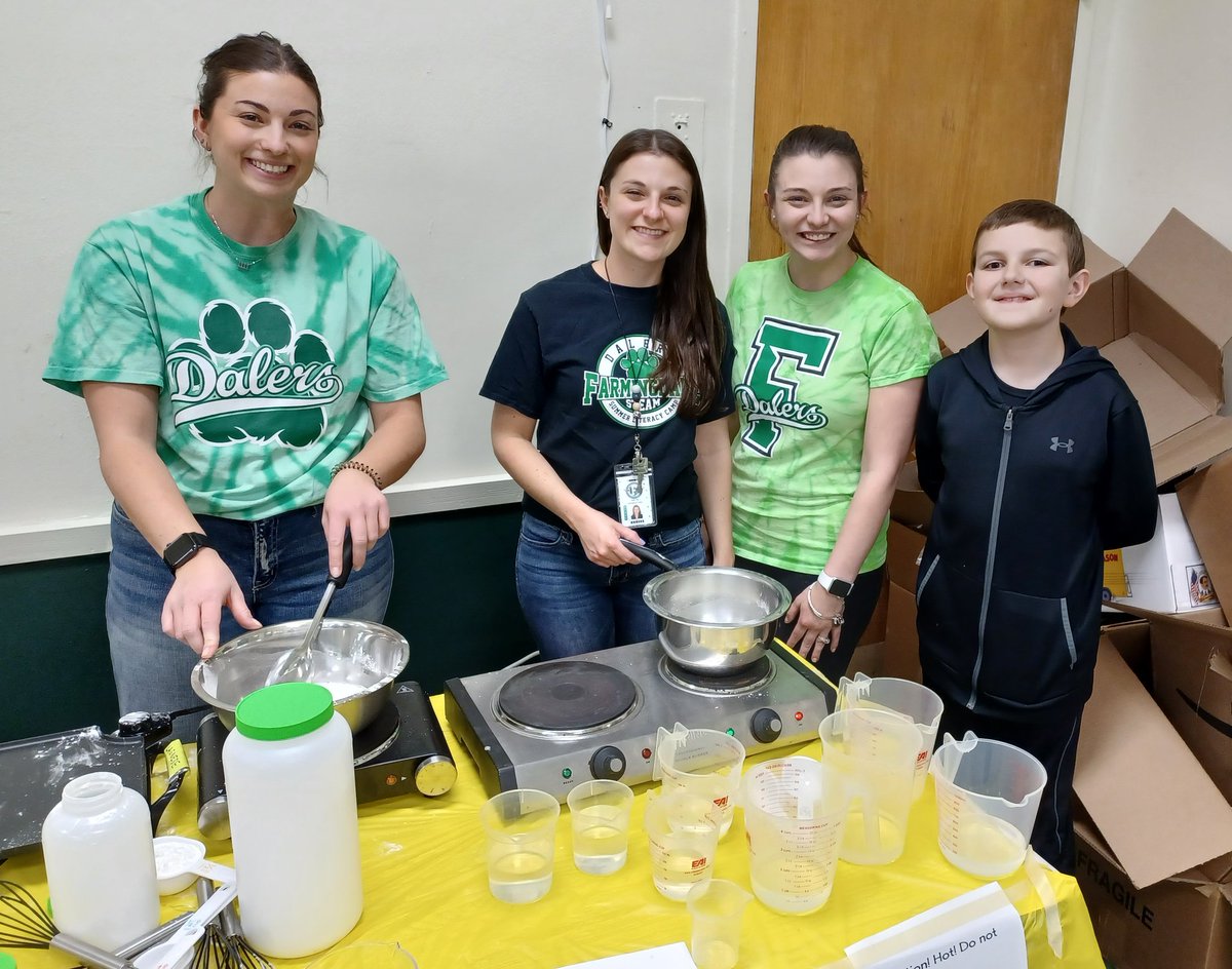 Thanks to these awesome SEM teachers who helped rock STEAM Night! What a great way for the kids to start Spring break! <a href="/Miss_Sparacino_/">Miss Sparacino</a> <a href="/MrsBall125/">Mrs.Ball</a> <a href="/MissCPalladino/">Ms. Palladino</a>