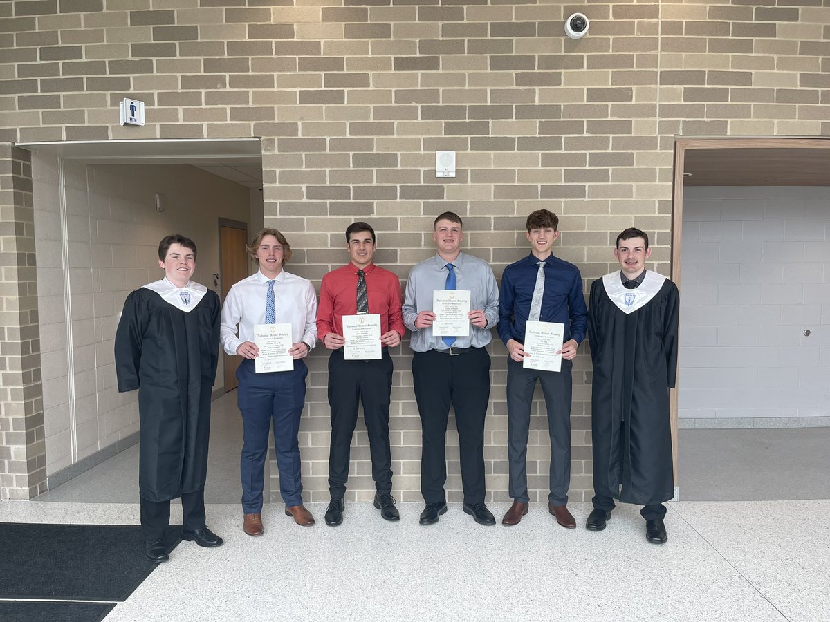 HC_Baseball__'s tweet image. Big day for some of the squad. Four juniors inducted into the #nationalhonorsociety, along with some returnees! (Missed ya in there Ziegler) 

Mr. Rutter also inducted at the Career Center today! 

Get it done on and off the field!