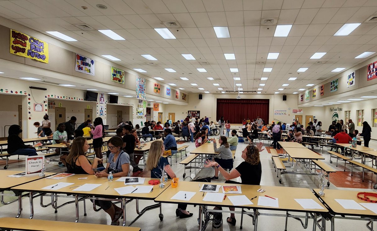 Truly a great evening at the Family Math Night with @Mathnasium! It always makes my heart happy to see students excited about math and their families engaged! Huge thank you to my amazing Math teachers and  @gladesmiddlepta for my incredible volunteers!#ittakesavillage