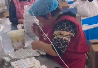 Bruh the swab is already contaminated. Imagine being in Shanghai getting sent to covid camp due to false result of a contaminated swap.