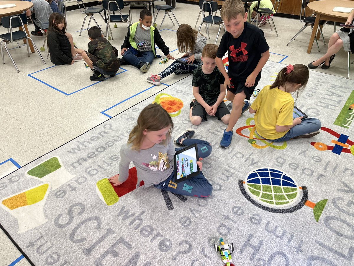 kcollazo's tweet photo. There were froglets hopping all over the @sfltrojans #STEM lab today!🐸 

If you have access to @LEGO_Education WEDO kits, the Frog Metamorphosis build is awesome! #2ndGradeScience https://t.co/Fa1Ewye1nP