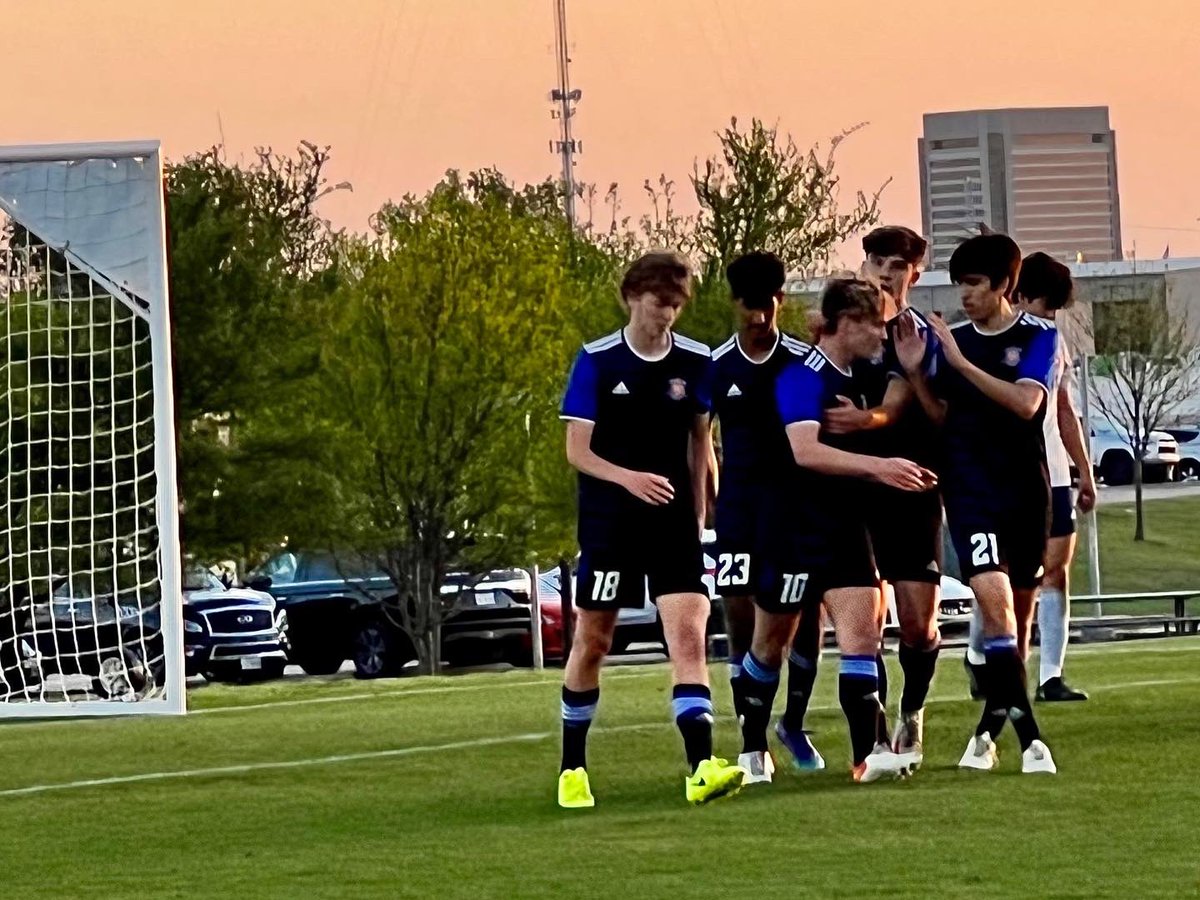 SolarU19EYDP's tweet photo. Goalscorer @CadeWhitmire puts us up 1️⃣-0️⃣ in our final @dallascup bracket game! 

#letsgo #ourjourney🏆 #thegoldenboot https://t.co/5Fm6CgDrdn