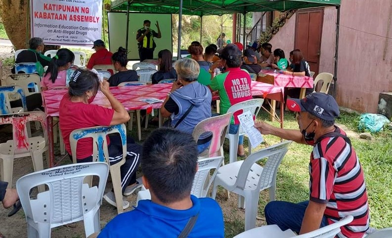 PNPTuba's tweet photo. Tuba cops conducted information drive on the ill-effects of illegal drugs and safety reminders in driving motorcycle to the youths and residents of San Pascual, Tuba, Benguet during the Katipunan ng Kabataan Assembly. 
#tubamunicipalpolicestation 
#PNPKakampiMo
#tubamps https://t.co/1cYPDXZHbr