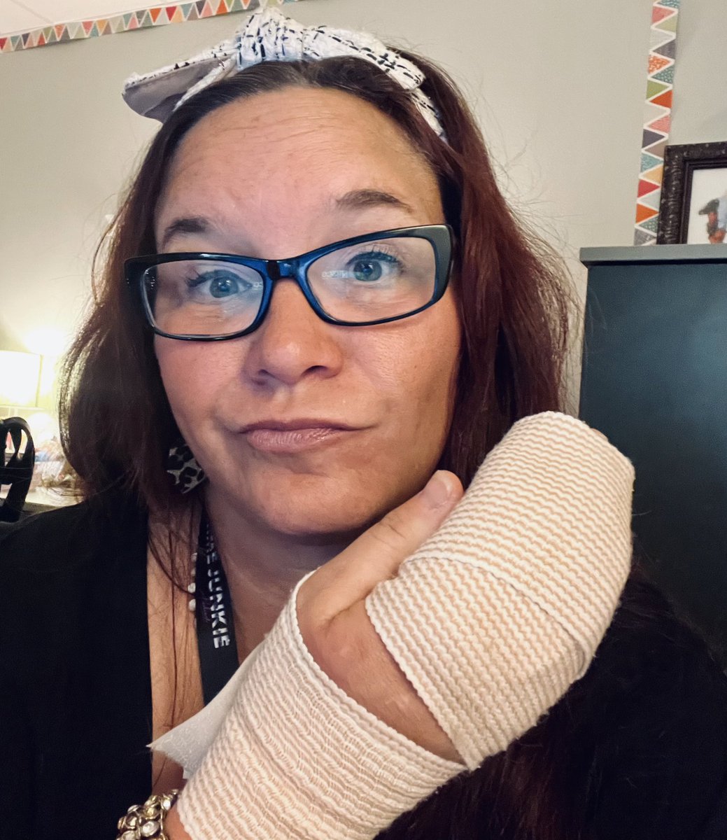 Working with one hand, the NON-dominant hand isn’t easy, but <a href="/McSpeddenES/">McSpeddenES</a> makes it all worth it. #mywhy #ESL #ESLImpact #lovemyjob #goodpeople  #happy