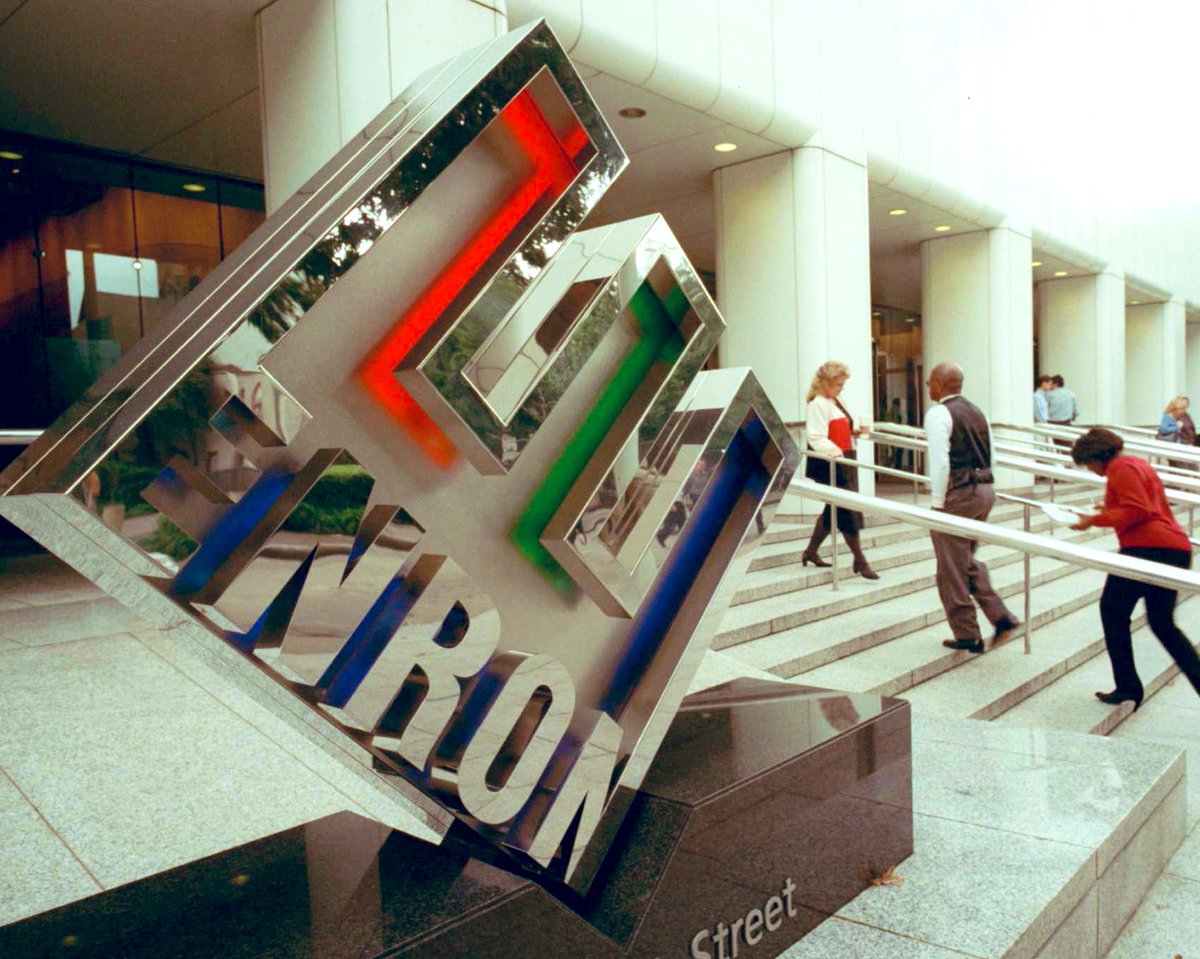 ContraPoints's tweet image. I love the Y2K corporate aesthetic. So manic in its oppressiveness, so unashamed