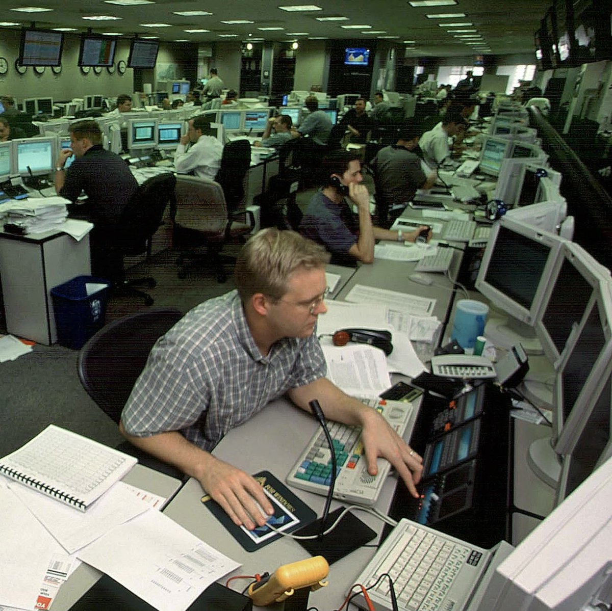 ContraPoints's tweet image. I love the Y2K corporate aesthetic. So manic in its oppressiveness, so unashamed