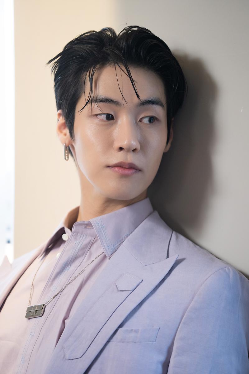 hyubdorable's tweet photo. seunghyub in lilac fuck https://t.co/jjWTfw8HDk