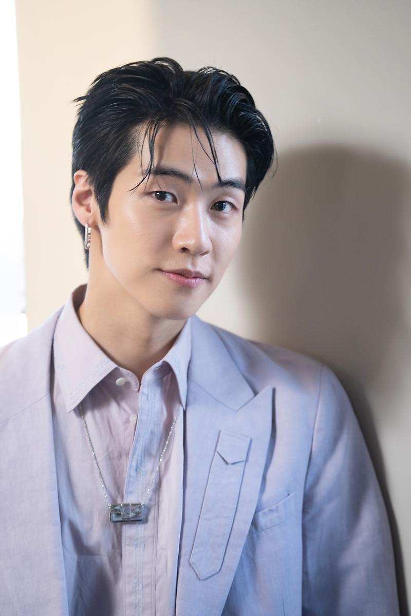 hyubdorable's tweet photo. seunghyub in lilac fuck https://t.co/jjWTfw8HDk