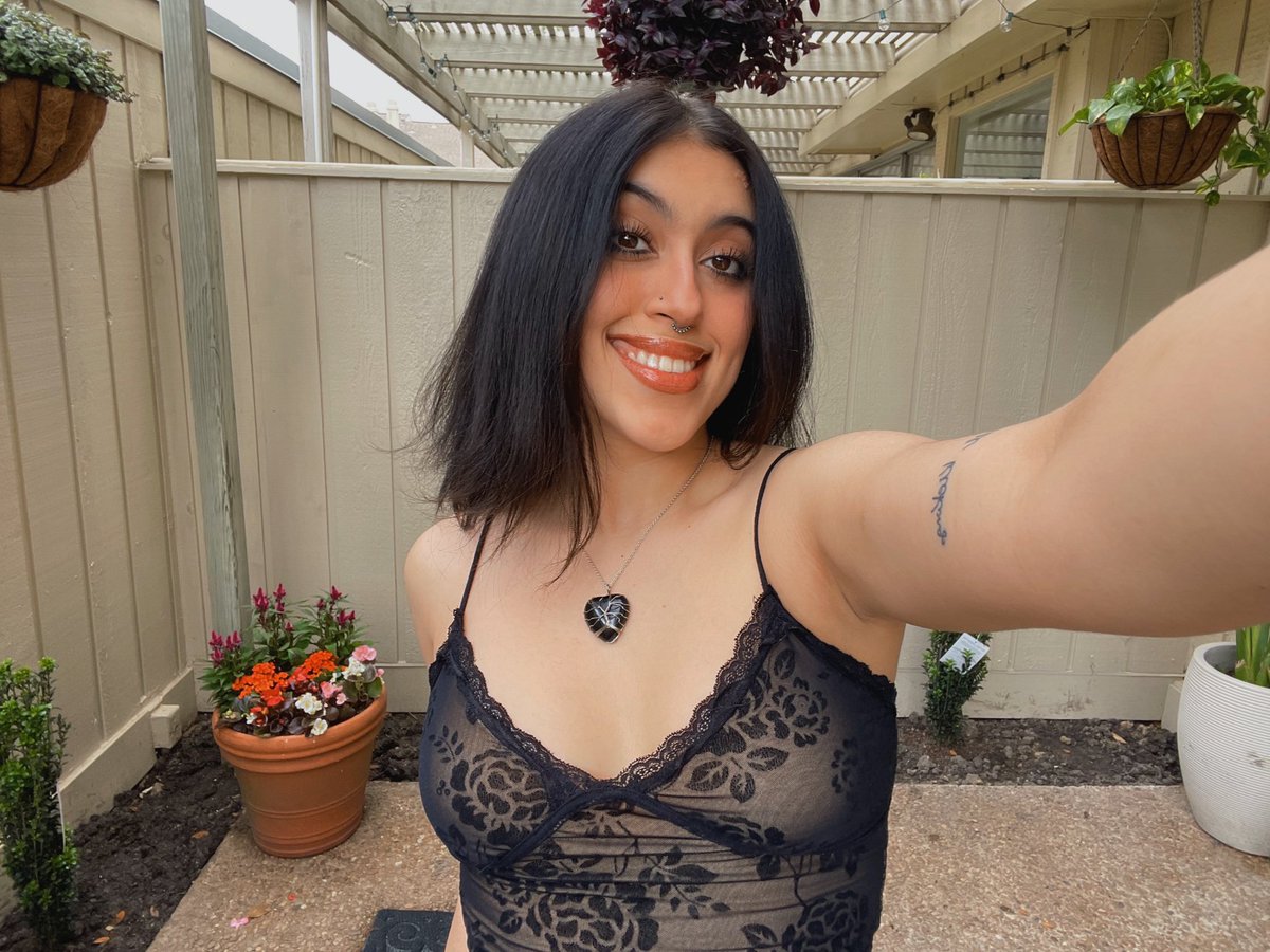 DrizzyCeleste's tweet photo. miss me miss me bet you wanna kiss me https://t.co/eid2txzeaY