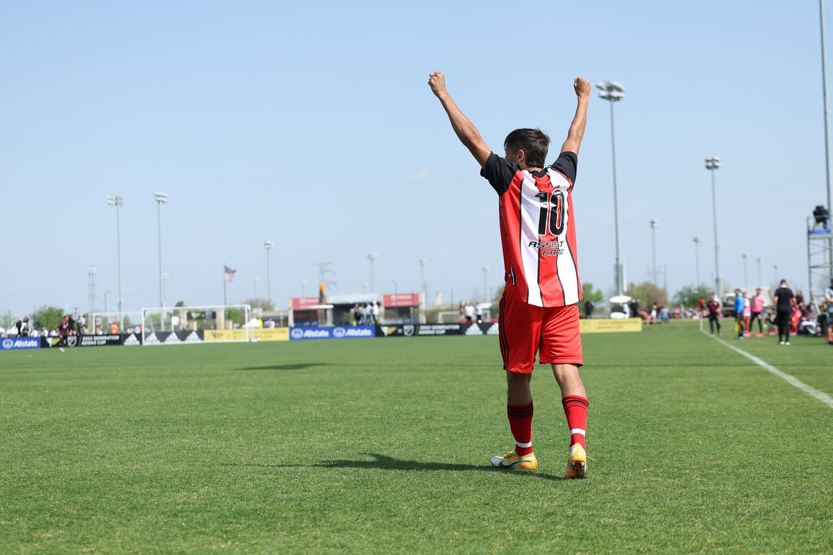 #GACup ⚽️ La Sexta avanzó a cuartos de final 💪

Por los octavos de final, derrotó 3-1 a Solar Soccer Club 🇺🇸 con goles de Joaquín Flores, Santiago Lencinas y Thiago Acosta.

📅 Este viernes, River vs. <a href="/ManUtd/">Manchester United</a> por un lugar en la semifinal Sub-17.