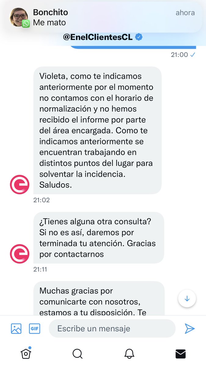 Violetitape's tweet photo. @EnelClientesCL Chamisero 4 horas sin luz!! Mandé mensaje por intento y si respuesta es pésima, no tienen idea de nada https://t.co/Wzf1pfbKZJ