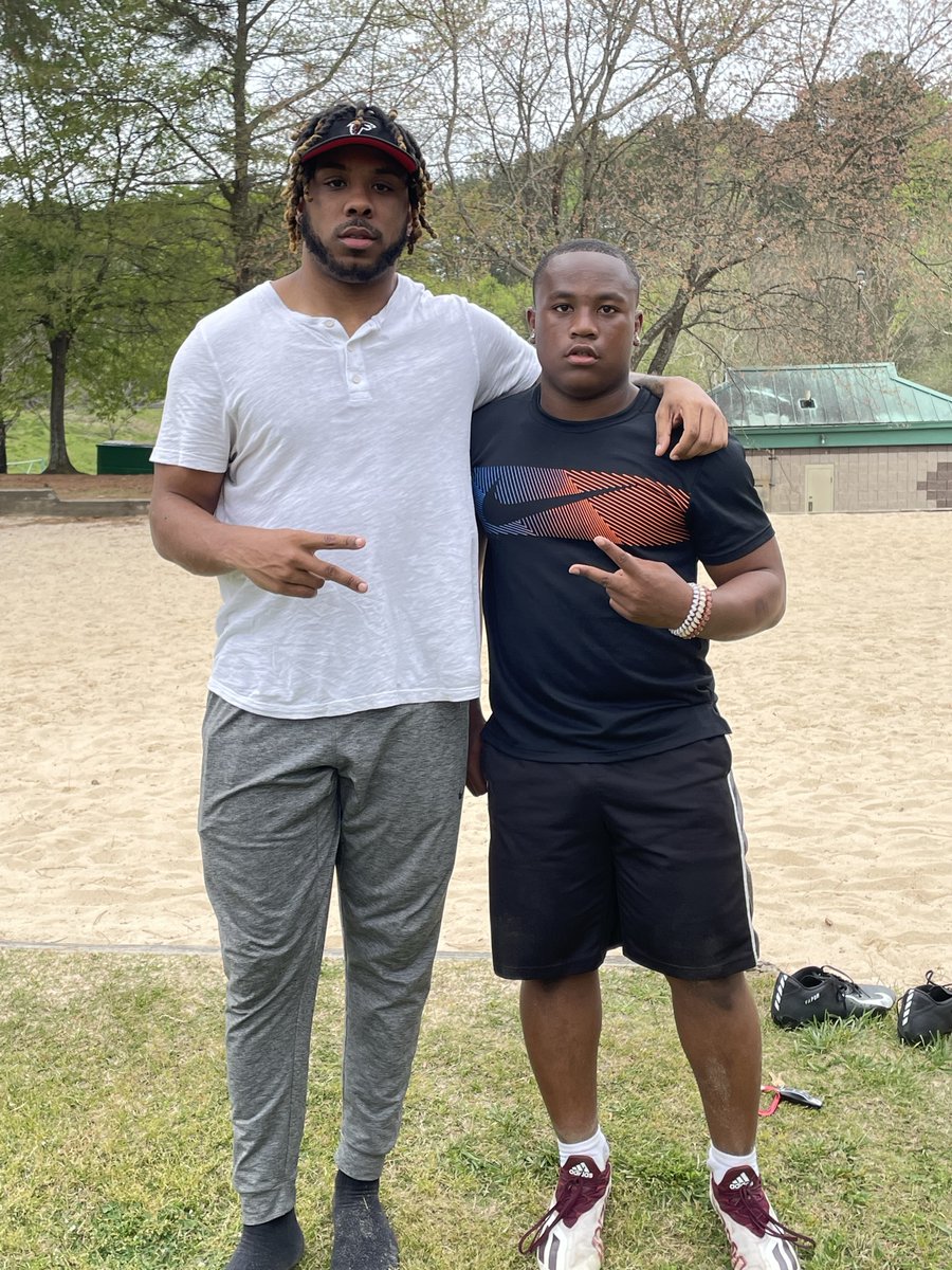 TreJackson04's tweet image. After school, after practice, still went to grind and train getting better at my craft. Shout out to @QOllison for taking time out and words of encouragement as we work...... @SCOOBZILLA730 @Rivals @RecruitGeorgia @CoachFosterMU @Coach_cal_cal @_CoachPatterson