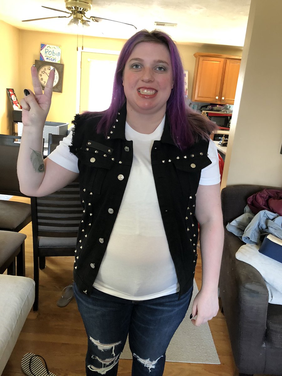 HayleyRocksU tweet media