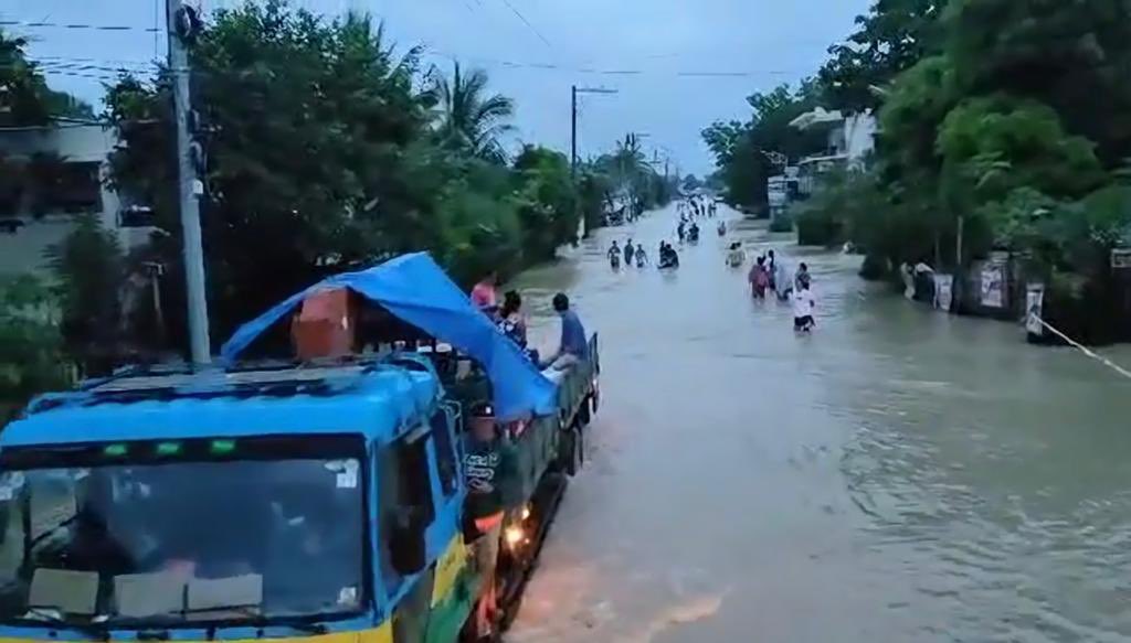 MARoxas's tweet photo. Dear Friends, TY Agaton really hit us hard in Capiz.Thousands of evacuees, hundreds of homes destroyed, crops &amp;fishponds wiped out. Any help you give is a God-send. No amount is too small - P50=1 kg rice plus dried fish or 3 or several noodle packs. Madamo gid nga salamat. https://t.co/akE8RNwFTN