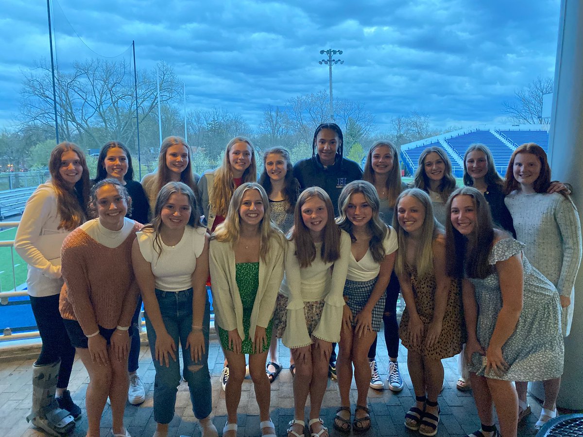 Birds_BBall's tweet photo. That’s a wrap on the 2021-2022 🏀 Season. These girls are always making me proud on and off the court and the repping the H to the highest level. Lucky to be their coach. #missingsome #family @fthhsathletics https://t.co/HW5XCLFhZM