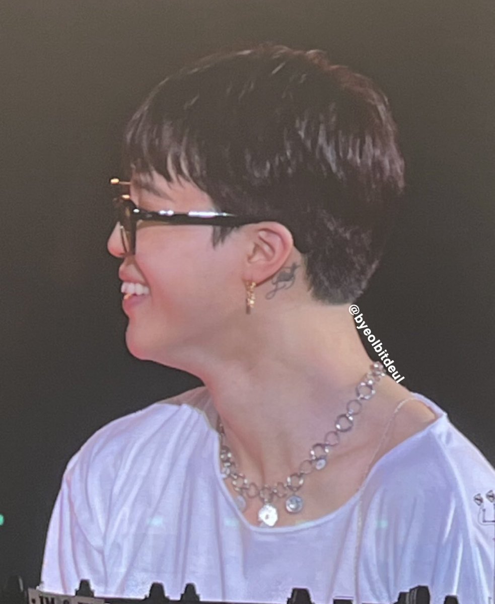 wait jimin’s tattoo behind his ear is so pretty 🥺