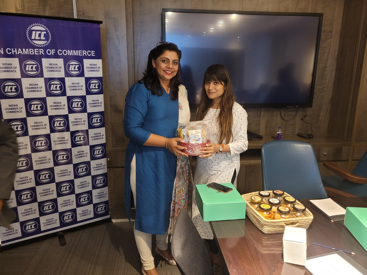 shyamajhaontwit's tweet photo. Serious Buisness talks with #IWEC, Indian Chember of Commerce and UK delegations.
A wonderful power-packed session.
Thank you ,
Prodipta Patel , PROHAT UK.
Monika Jhunjhunwala &amp; Sandip Chouchary from UK High Commission .

Let's talk Millet .
UK it is !
@MilletMagic
@wowmomfoods https://t.co/4Po1Q9ja8m