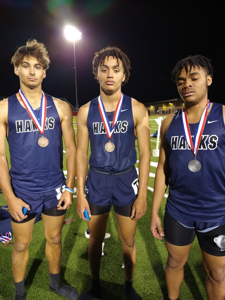 Varsity Boys 200m 2nd place Breean Arrant, 5th place DJ Pinkerton and 6th place Trace Dalton.