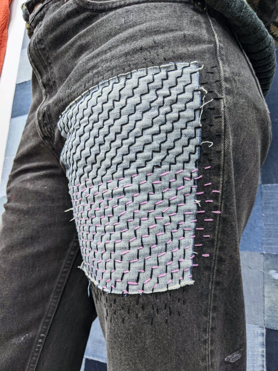 reThinkLounge's tweet photo. Mending circle this Friday night at RETHINK and it's Pay-what-you-can!

If you've been feeling the cloudy weather blues and want to work on your mending with others, register here:
https://t.co/fOCDqudNRP https://t.co/gES00Zd1sV