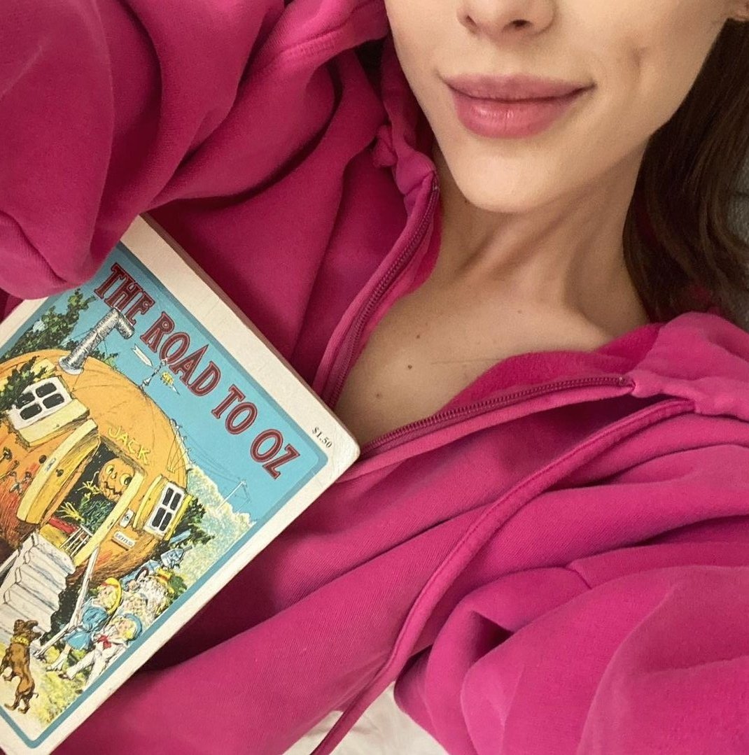 laurianathinker's tweet photo. taking time to read a book https://t.co/oRplltAsPq