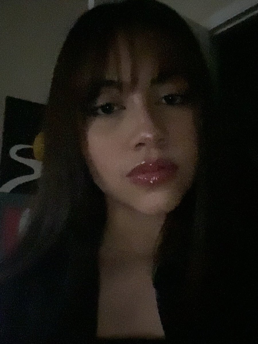 ashfrom505's tweet photo. that ugly painting in the back ruined the picture 😫 https://t.co/VenAUiEcpC
