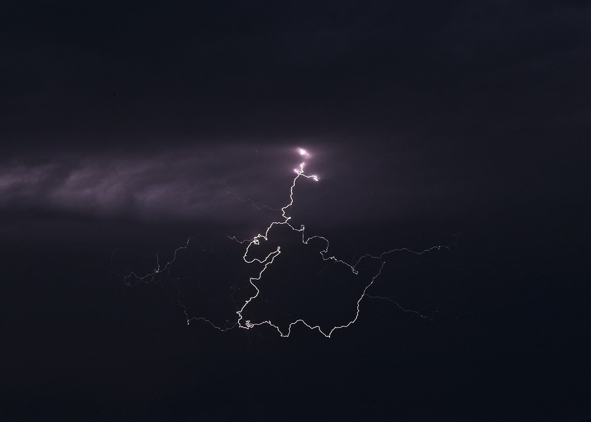 Lighting tonight  <a href="/allyblakewx/">Ally Blake</a> <a href="/AdamBurnistonWX/">Adam Burniston WLWT</a>
 <a href="/Kentuckyweather/">Chris Bailey</a> <a href="/JimWKYT/">Jim Caldwell ⛈️</a>
 <a href="/MarcWeinbergWX/">Marc Weinberg</a> <a href="/ajsg/">AJSG🙏🏾❤WxPhotoArtLady♉🎨</a>
 <a href="/cloudymamma/">Cloudymamma</a> <a href="/JAclouds/">Ja</a>
 <a href="/thekyniche/">Johnnie Nicholson</a> <a href="/StormHour/">#StormHour</a>
 <a href="/BluegrassScenes/">Scenes of the Bluegrass</a> <a href="/cjwxguy56/">Chris Johnson FOX 56 Weather</a>