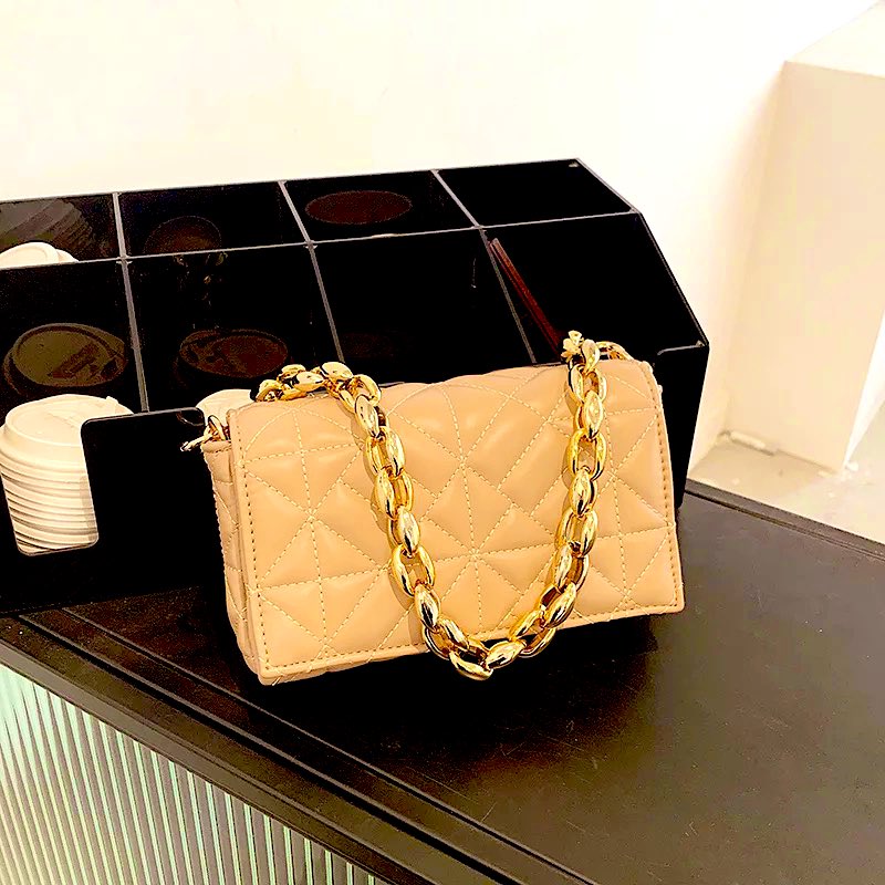 8601coshop's tweet photo. New bag alert 🚨 #newbagcollection #bag #8601co #BlackOwnedBusiness #blackowned https://t.co/6NhqQ59nS1