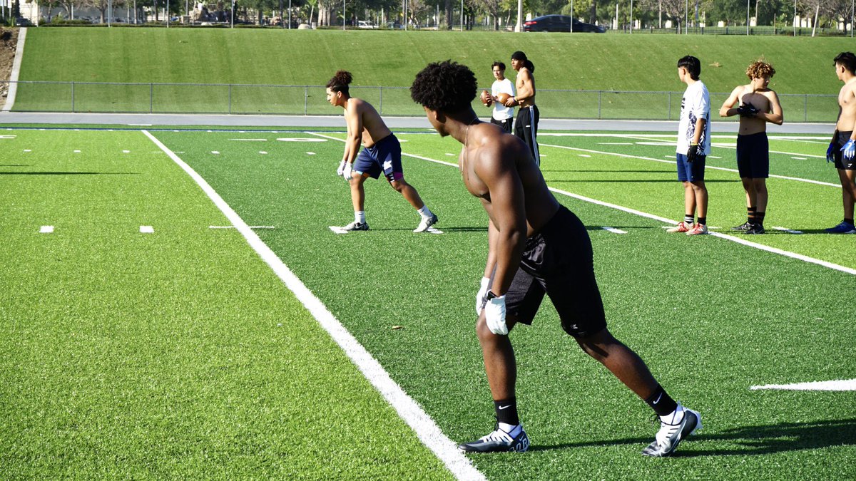 SummitSkyhawkFB's tweet image. Time flys when your having fun 💯🏆 #SummitFootball #SummitHigh #Skyhawks