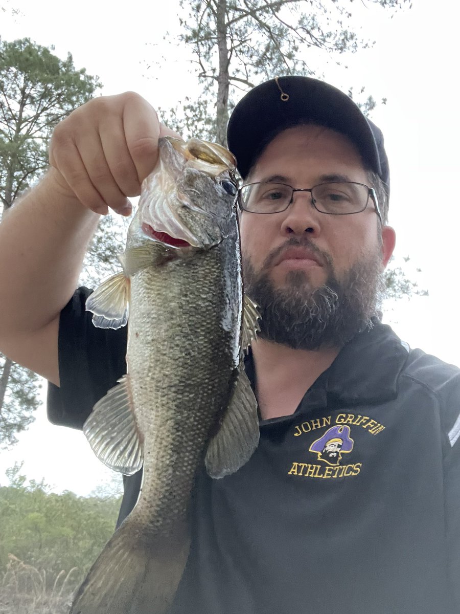 FAAN_910's tweet photo. Got into another one. The white @6thSenseLureCo whale and the @FavoriteRodsUSA balance rod working again. https://t.co/kcluPrW2eO