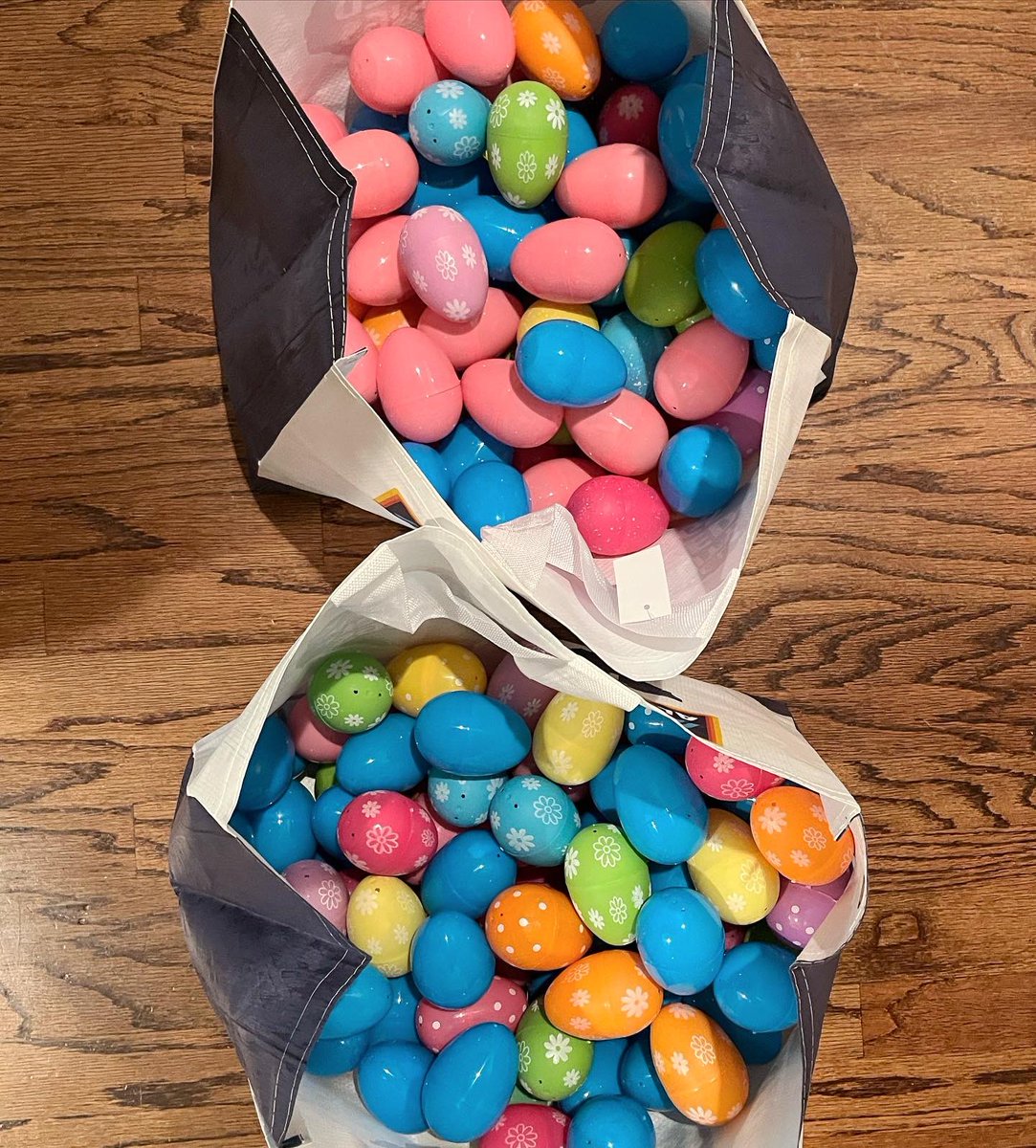 reallifeMsFrizz's tweet photo. A teacher’s family is amazing! We stuffed 192 eggs with math and treats so that each of my 42 students could have an egg hunt and collect 4 eggs each. They will solve their found math problems and get a sweet treat! #mathisfun #mathegghunt #bewillbern https://t.co/DYgLIftMDk