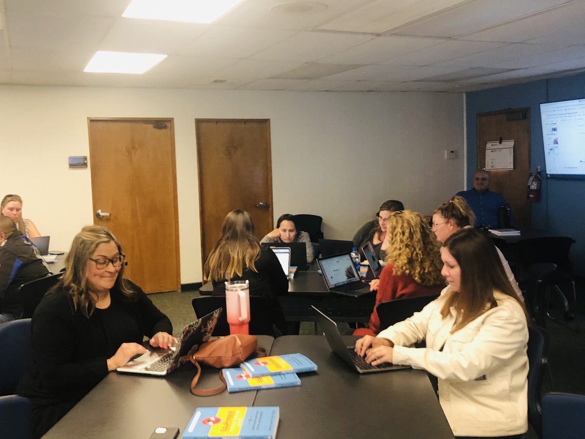 RobertMcCollum5's tweet photo. What the heck are Eduprotocols? Session 1 completed! Fast and Curious/Sketch&amp;Tell led the way.Thanks @mrsjenngoodman @Jenn_Calderon_ @Faysel_81 ##EDUProtocols #T3framwork #thisiswaybetter #makingteachingfun @jcorippo @sonnymagana https://t.co/Cs27J81kjZ