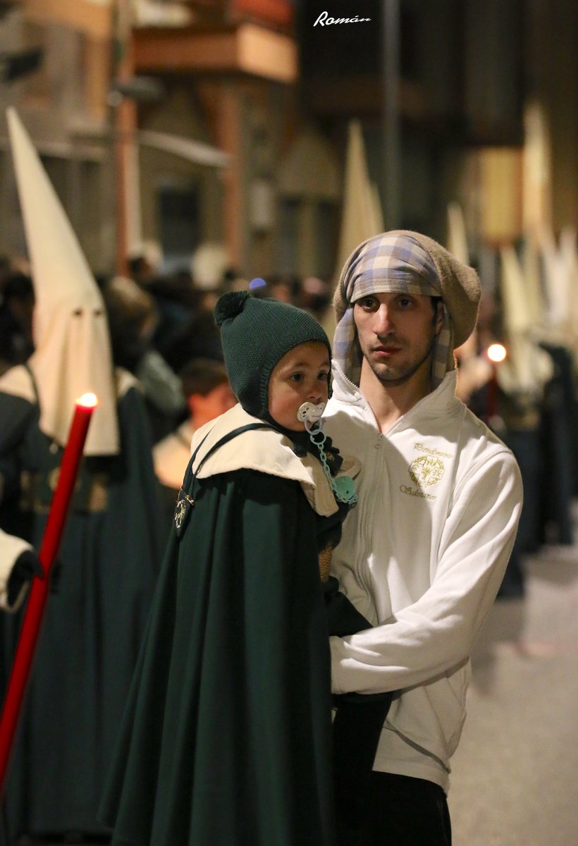 tiopetos's tweet photo. ESTAMPAS DE #SSantaÚbeda: Gran noche de Miércoles Santo en #Úbeda para la cofradía del @Prendimiento_Ub, pese a un pequeño chaparrón (1). https://t.co/PJJkKEUjrq
