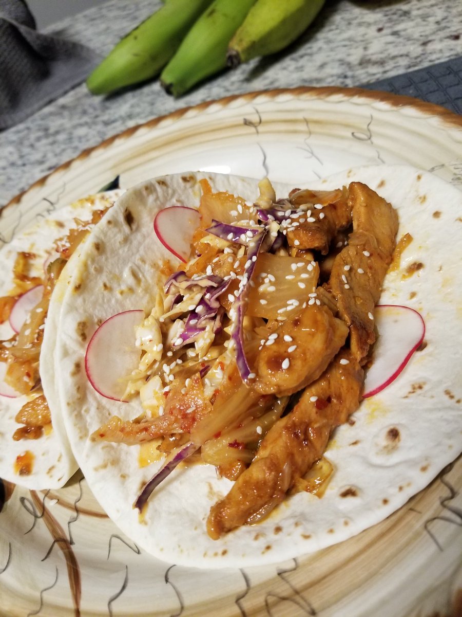 Justin_j94's tweet photo. Pozole yesterday, Korean chicken tacos today

We are back in the "Cook meals and stop ordering out" phase https://t.co/e4hoN3zri6