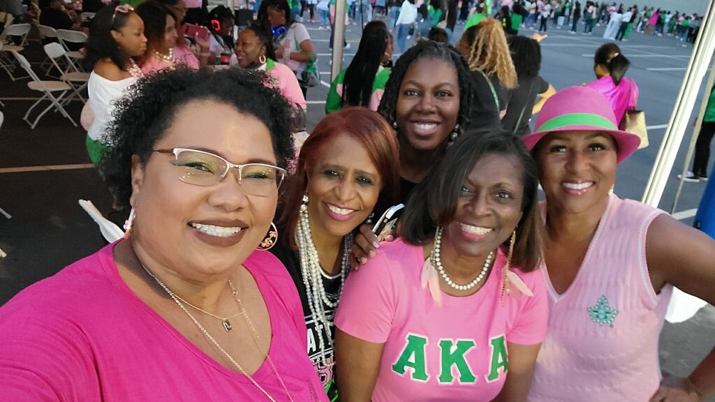 LisaRayam's tweet photo. Block party AKA style with my Phi Phi Omega sisters. #aka1908. #phiphiomega #akasarc https://t.co/2FFPPhdFxx