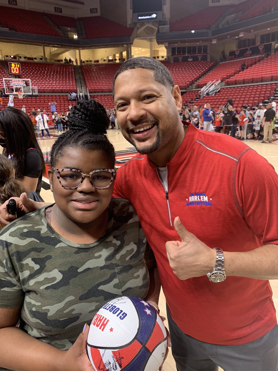 Special thanks to <a href="/Globies/">Harlem Globetrotters</a> Coach <a href="/chrishandles/">Chris Franklin</a> for allow my daughter to get a photo once again. Time flies!