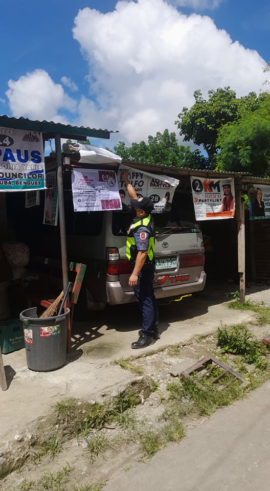 PNPTuba's tweet photo. Tuba cops hung the tarpaulin on Traffic Assistance to Level-up and Yield Efficient Result (T.A.L.Y.E.R.) along the roads for public's widest information. 
#tubamunicipalpolicestation 
#tubamps
#PNPKakampiMo
#TeamPNP
#WeServeAndProtect
#benguetppotalyer https://t.co/JePdk7L6zA