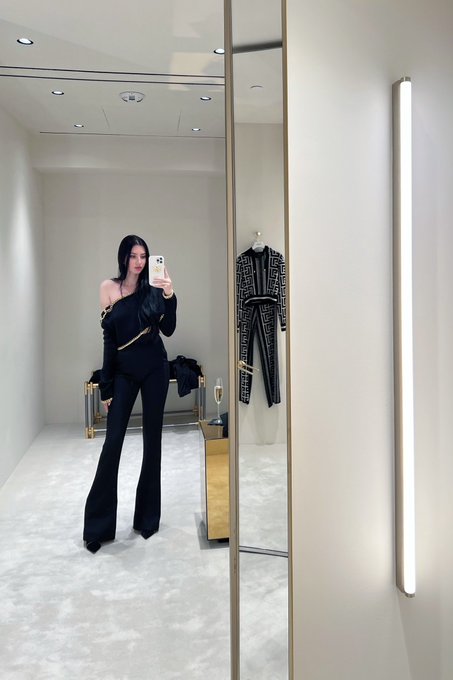 I&rsquo;m expensive ✨ https://t.co/3e6JmhP5LC