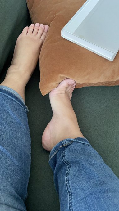 2 pic. Read with me? https://t.co/iVrGptG5wN