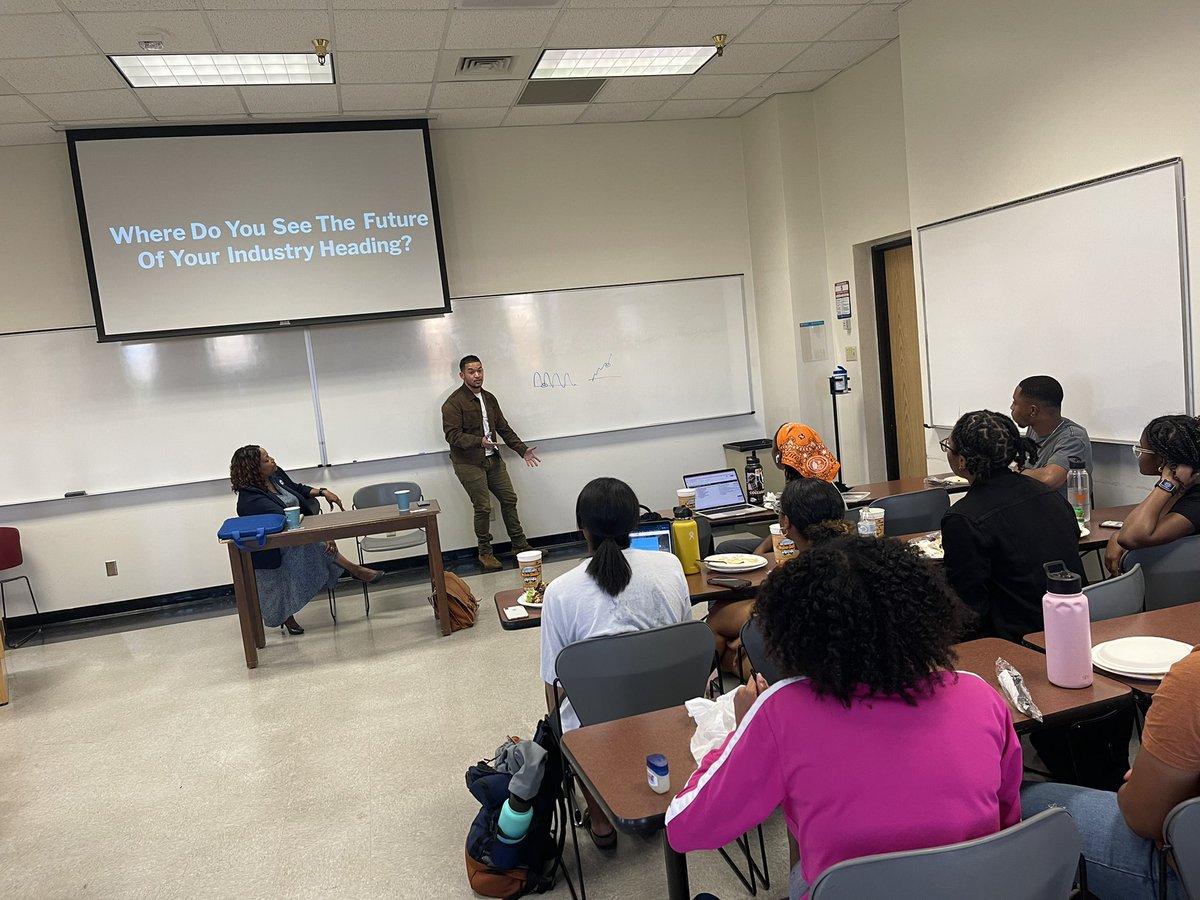 MPSigmas's tweet photo. The BluPrint: Page 3

“Generational Wealth Wednesday w/ BBSA”

Cabo Bob’s for the win! Thank you Soror Dena and Frat Arion for teaching us how you’ve managed to generate great income through real estate 

#GOMAB #TheBluPrint https://t.co/JWXA0L5nWb