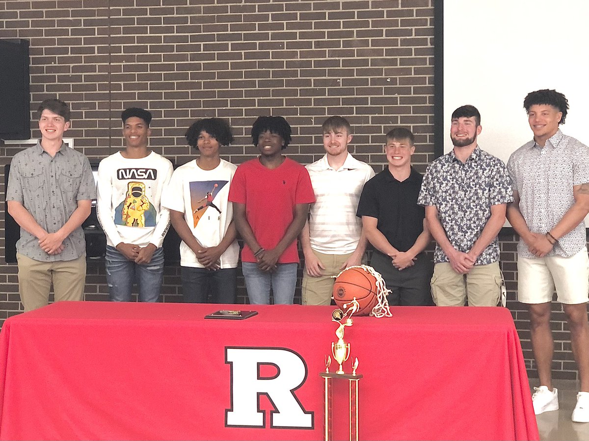 What an amazing group of young men, they also achieved great things on the court: 4 conference championships (37-2 record), 3 district titles, 2 class 4 sectional championships, 5 tournament titles, 89-21 overall, and lots of other great memories #senoiors