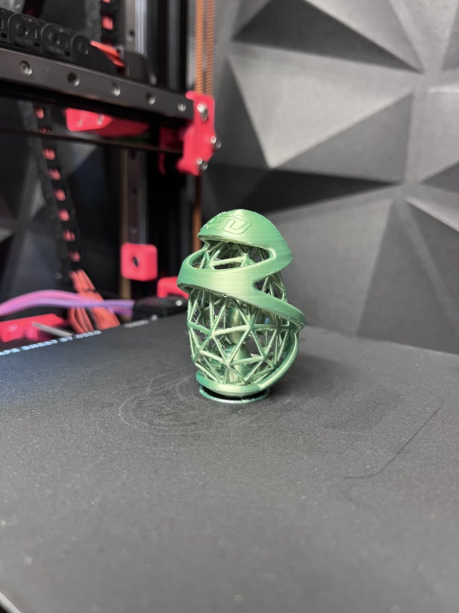 SOCSIDE's tweet photo. #e3degg @E3DOnline .1 layers, .25 nozzle, scale 100% https://t.co/sdIHqfeu2F