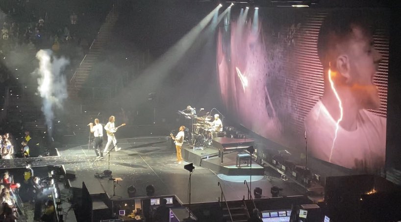 sunrae123's tweet photo. Concert night!!! ๐ถ๐ต๐ถ #imaginedragons #itsbeenwaytoolong #RogersPlace https://t.co/TCr4IRZU9Y