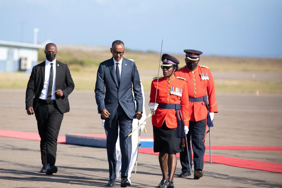 UrugwiroVillage's tweet photo. President Kagame has arrived in Kingston, Jamaica for his first visit and was welcomed by Governor General Sir Patrick Allen and Prime Minister @AndrewHolnessJM. The three-day State Visit aims to strengthen mutually beneficial cooperation. https://t.co/L23bj8vYXX