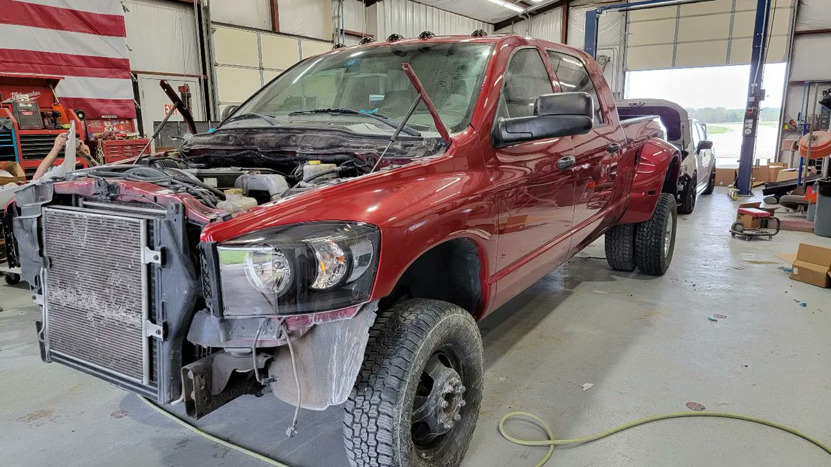 body_tab's tweet photo. #dodgeram3500 #cummins #tabbodyshop https://t.co/Pny0ZcByIe