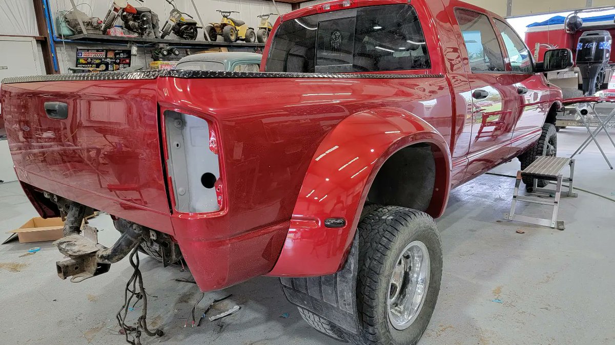 body_tab's tweet photo. #dodgeram3500 #cummins #tabbodyshop https://t.co/Pny0ZcByIe