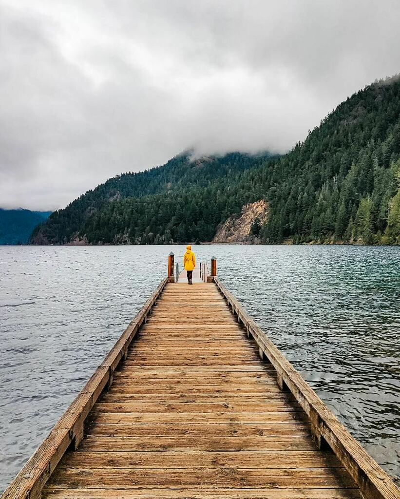 Pondering the weekend at #LakeCrescent with <a href="/smile4travel/">Stefanie Wich-Herrlein (Dietz)</a> ✌️

#VisitPortAngeles #OlympicNationalPark instagr.am/p/CcUK3bkLJJR/