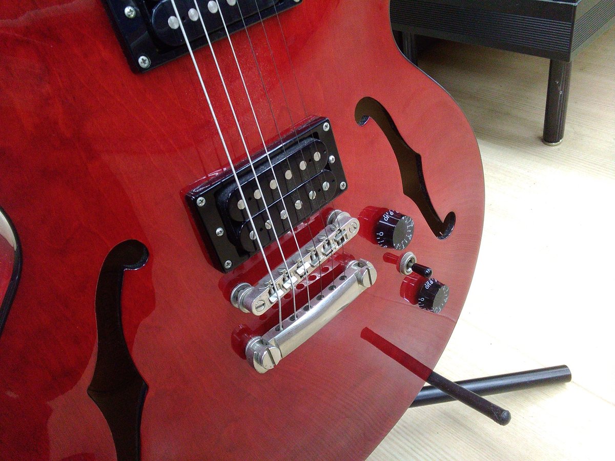 hardoff_i_y's tweet photo. 今日はEpihone(^0_0^)
#ハードオフ
#入荷情報
#セミアコ
#エレキギター
#Epiphone
#DotStudio https://t.co/skZNQvQ4mO