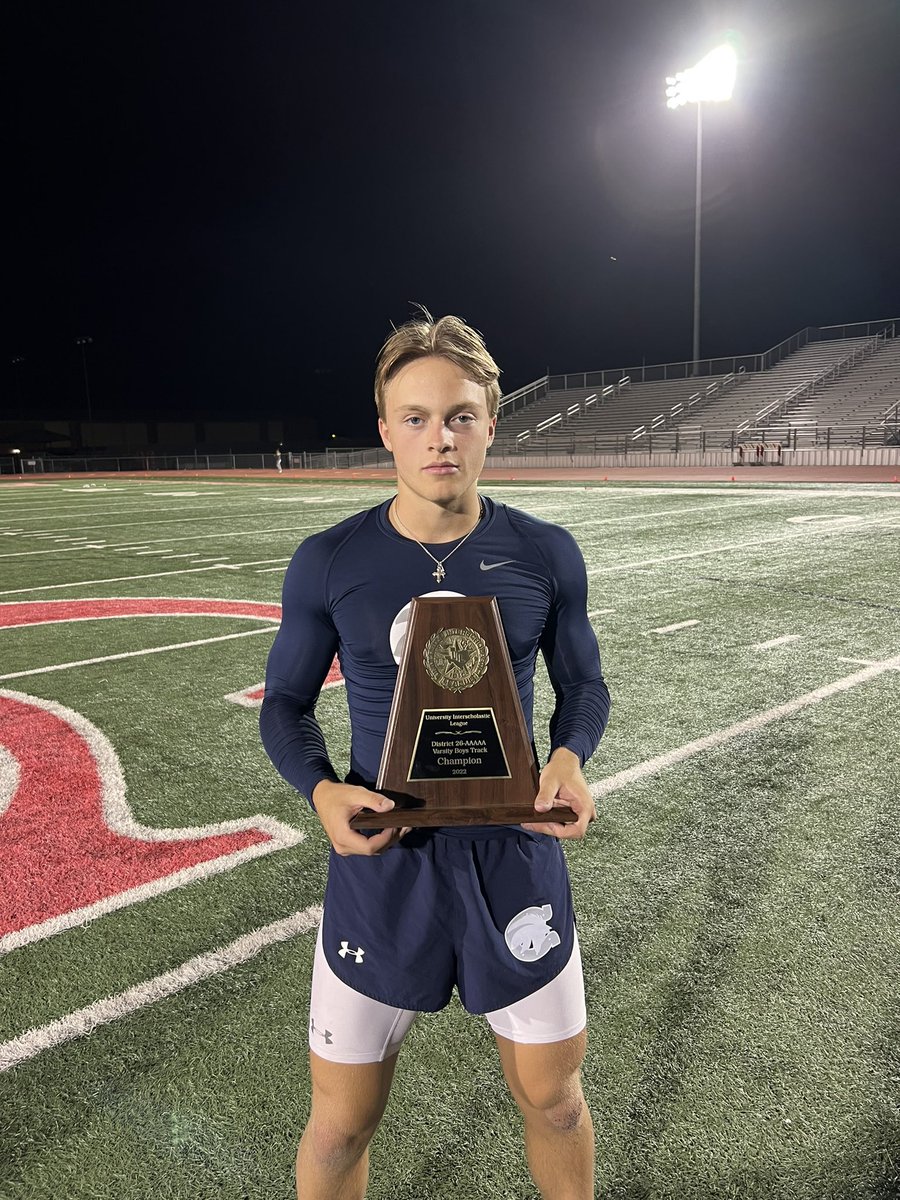arlis_adickes's tweet photo. Great meet today at districts 
100m District Champion with a new PR  10.83
Varsity District Champions https://t.co/1JiRCzHo62